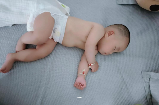 广州3个月宝宝怎么抱